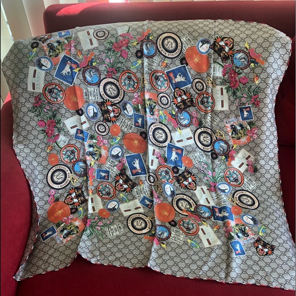 Gucci Courrier scarf NWT